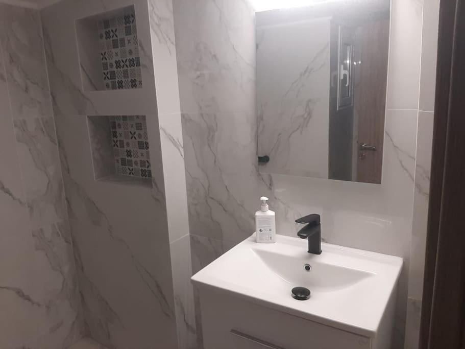 Appartement Modern Apartmen In Athina à Athènes Extérieur photo